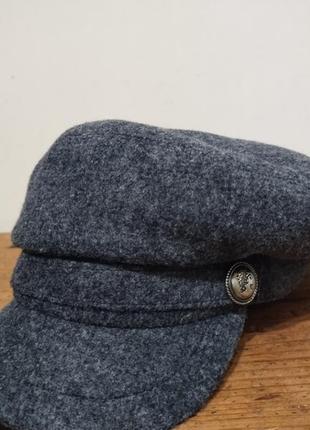 Женская кепка серая