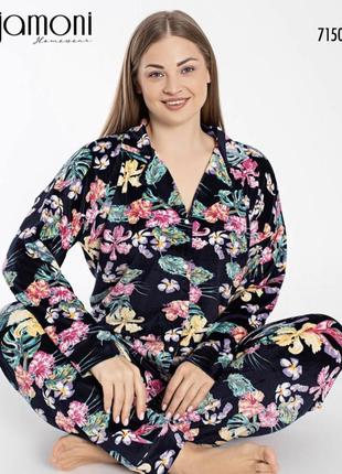 Велюрова піжама у розмірі батал кофта на гудзиках і штани.