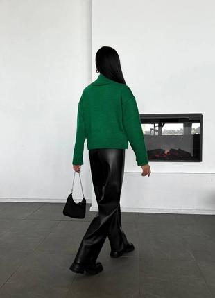 Зеленый свитер