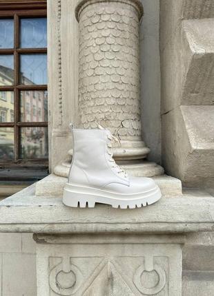 Натуральные кожаные демисезонные и зимние ботинки цвета айвори2 фото