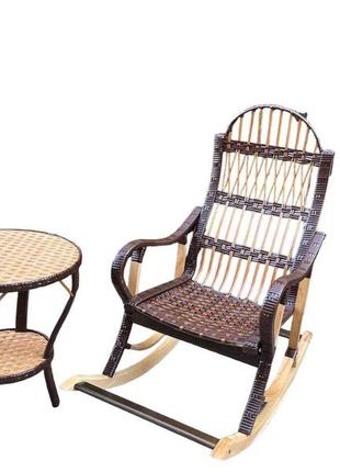 Комплект мебели плетеной из лозы кресло-качалка со столиком6 фото