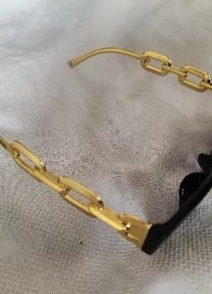 Стильні жіночі сонцезахисні окуляри з імітацією золотого ланцюжка (107/1)3 фото