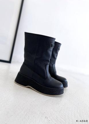 Удобные натуральные сапоги на платформе