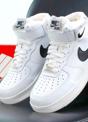 Зимние женские кроссовки nike air force 1 high white black fur / форсы высокие черного с белым цветами мех