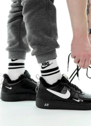 Зимние мужские кроссовки nike air force 1 low black white fur / форсы черного с белым цветами мех3 фото