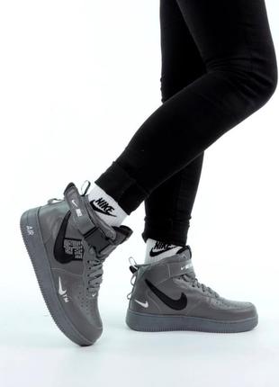 Зимние женские кроссовки nike air force 1 high grey black fur / форсы серого с черными цветами мех