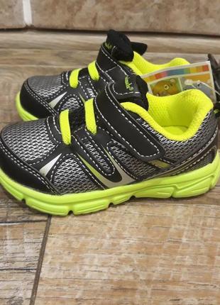 Детские легкие кроссовки garanimals