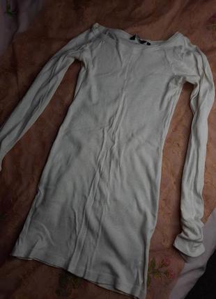 Короткое платье с рукавом