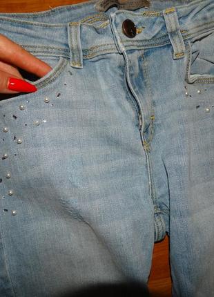 Крутые рваные джинсики c жемчужинками от zara4 фото