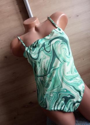 Боди на бретелях.