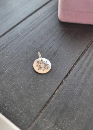 Кулон серебряный вышиванка круглый маленький с узором4 фото
