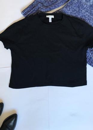 Короткая чёрная футболка топ топик new look. р-р м4 фото