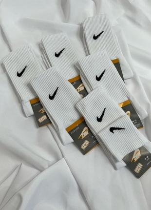 Модель осінніх високих спортивних шкарпеток nike, білі носки найк для тренувань купити унісекс, базові класичні шкарпетки nike2 фото