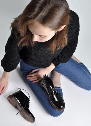 Жіночі черевики на шнурках