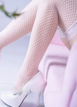 Белые чулки в сеточку