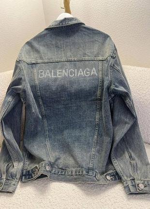 Джинсовка balenciaga с потёртостями и стразами2 фото