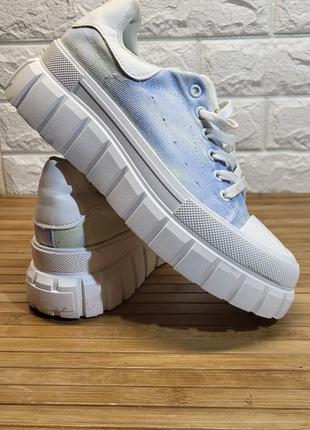 Кроссовки на платформе