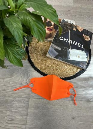 Маска пов’язка на лице