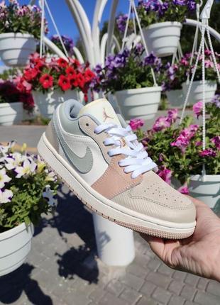 Женские кроссовки nike air jordan 1 low beige/light brown4 фото