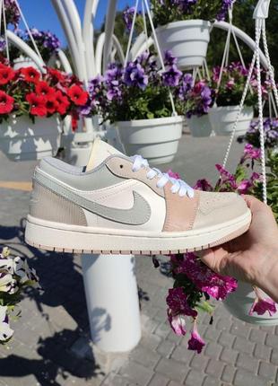 Женские кроссовки nike air jordan 1 low beige/light brown