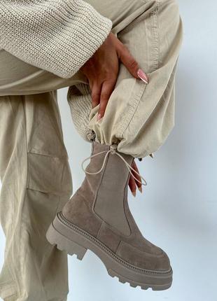 Распродажа натуральные замшевые бежевые демисезонные и зимние ботинки - челси10 фото