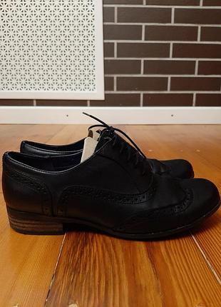 Шкіряні туфлі для хлопчика  clarks
