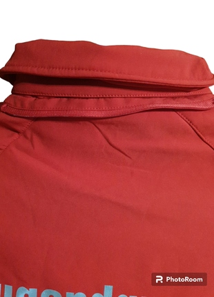 Яркая софтшел куртка clique