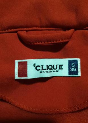 Яркая софтшел куртка clique