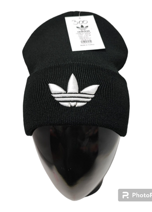 Шапка adidas   красиві та актуальні