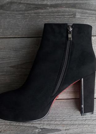 Классические черные женские ботильоны ботинки замшевые высокий каблук полуботинки деми демисезонные осенние3 фото