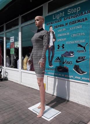 Fashion, в'язане плаття по фігурі.