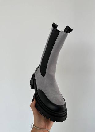 Натуральные замшевые серые высокие зимние ботинки - челси на черной подошве6 фото