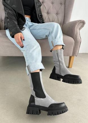 Натуральные замшевые серые высокие зимние ботинки - челси на черной подошве10 фото