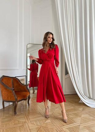 Женское роскошное элегантное длинное атласное красное платье на запах 2023