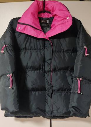 Стильна трендова чорна курточки оверсайз з яскравими рожевими вставками🔝 2023