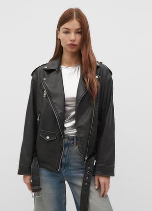 Довга косуха байкерська куртка stradivarius 05794429