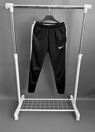 Спортивные штаны nike