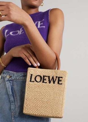 Плетена бежева сумка з написом у стилі loewe4 фото