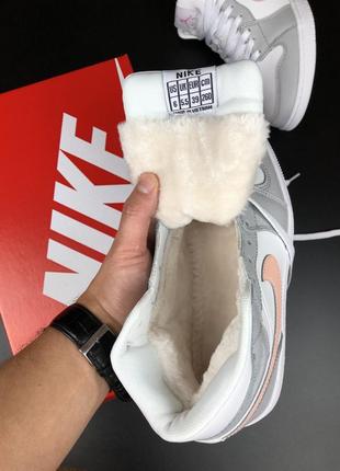 Зимние женские кроссовки nike air jordan 1 retro white grey pink fur мех2 фото