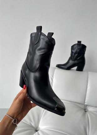 Черные нереально крутые зимние ботинки - козаки с острым носом на каблуке2 фото