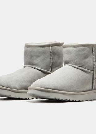 Ugg classic mini зимові чорні уггі унісекс жіночі та чоловічі теплі, стильні чоботи чорні, сірі, біжеві, коричневі5 фото