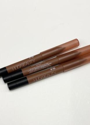 Олівець карандаш для губ huda beauty lip contour 2.0 automatic lip pencil, 0.3g warm brown колір