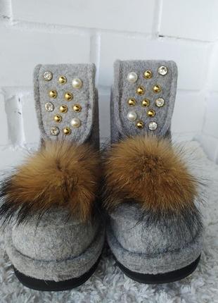 Жіночі зимові чоботи  з натуральної повсті10 фото
