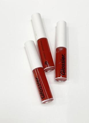 Комфортный блеск для губ glossier glassy high-shine lip gloss оттенок red - subtle, sheer red, 3,5ml1 фото