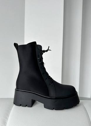 Дуже круті чорні зимові черевики - берці