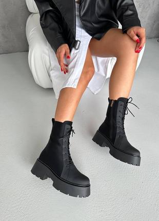 Дуже круті чорні зимові черевики - берці