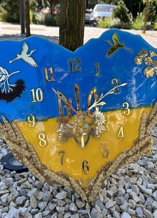 Часы настенные из эпоксидной смолы "сердце украины" 40x25 см2 фото