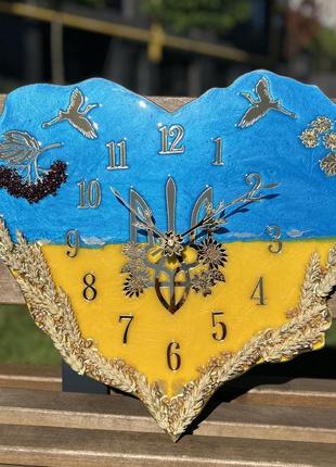 Часы настенные из эпоксидной смолы "сердце украины" 40x25 см3 фото