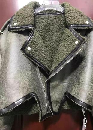 Вкорочені куртки дублянки з асиметричним низом10 фото