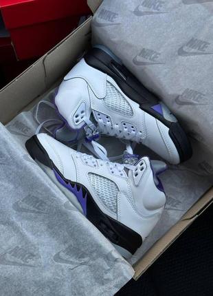 Женские кроссовки nike air jordan 5 retro white black purple 36-37-389 фото